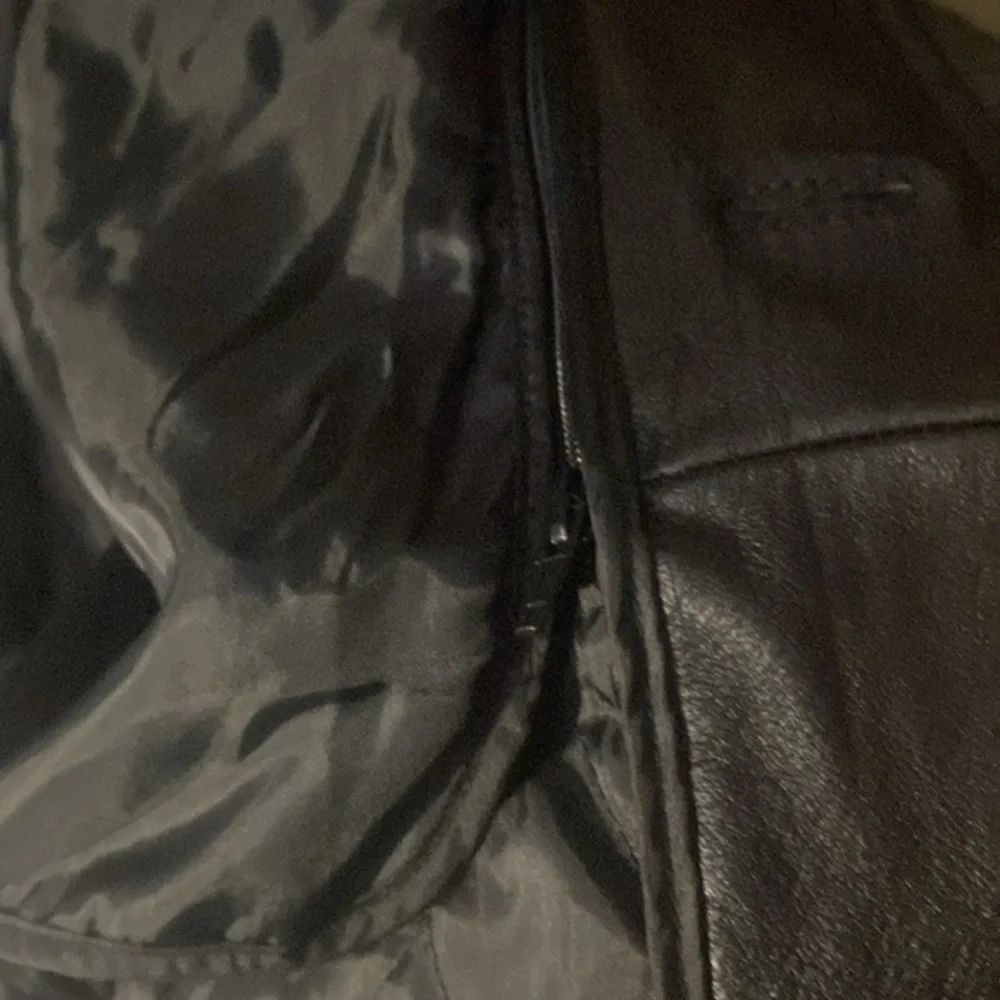 Misty Harbor black 100%leather jacket L